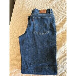 Levis jeans Women’s size 29 Classic Boot Cut   Denim Med Blue
